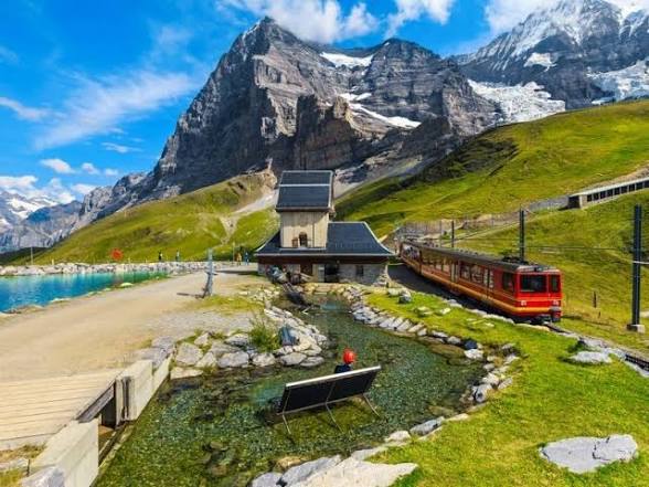 10 Tempat Tujuan Wisata Favorit di Swiss